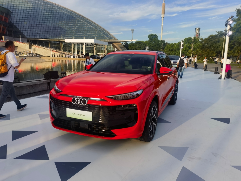一汽奥迪连发两车!均上车华为智驾,纯电SUV Q6L e-tron34.88万起