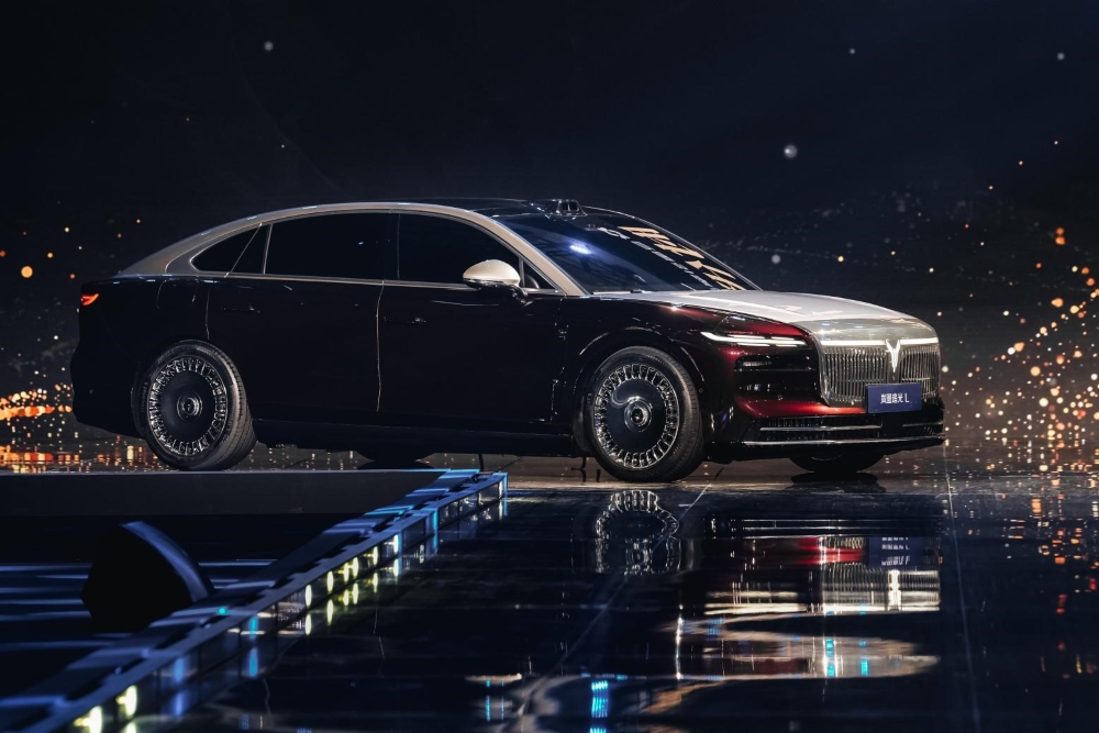 岚图双旗舰车型开启预订！均采用全域800V架构，上车华为ADS 4和鸿蒙座舱5