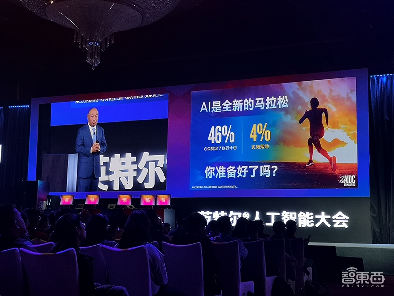 英特尔推新版Movidius AI计算棒,性能飙升8倍 | AIDC现场