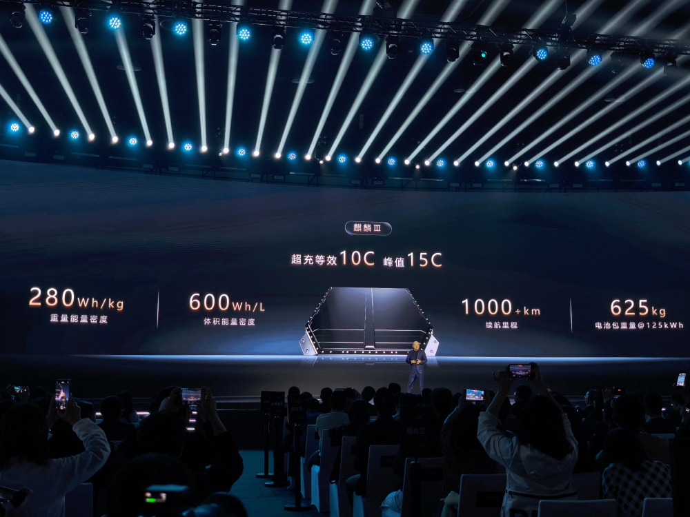 6分钟充满、续航1500公里！宁德时代给油车“判死刑”