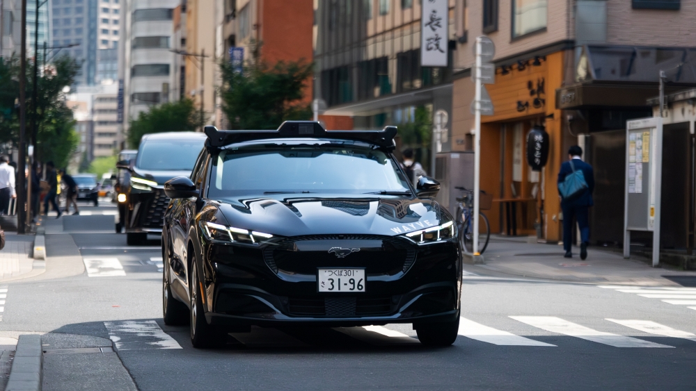 无人出租赛道再现百亿融资!微软英伟达奔驰齐投