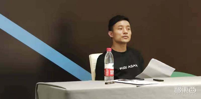 普渡推送餐回盘两款机器人，首次采用3D全向避障，售价6.2万