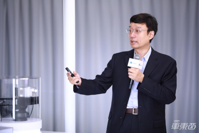光峰科技发布ALL-in-ONE全能激光大灯，满足照明、显示、安全、娱乐等需求