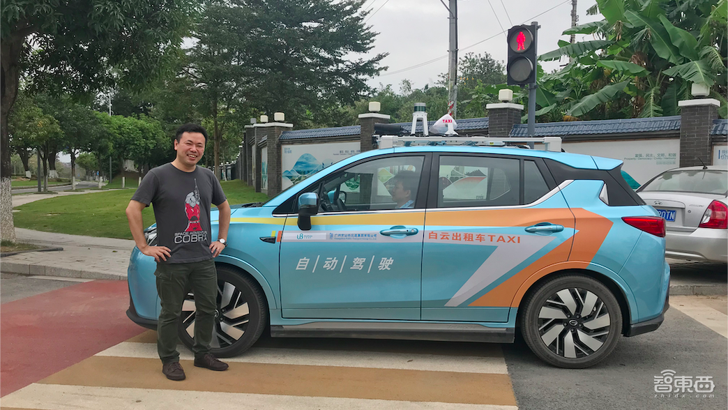 实测国内首台自动驾驶出租车!打个电话就能坐