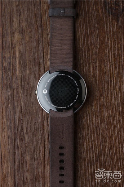 重量级比拼:Apple Watch对比Moto 360