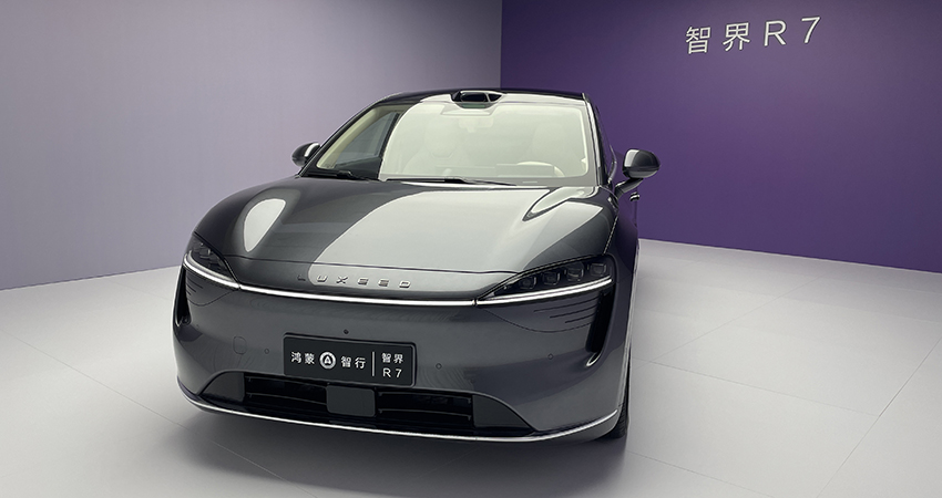 余承东流血开打特斯拉!智界R7“卖一台亏3万”,入伙围攻Model Y
