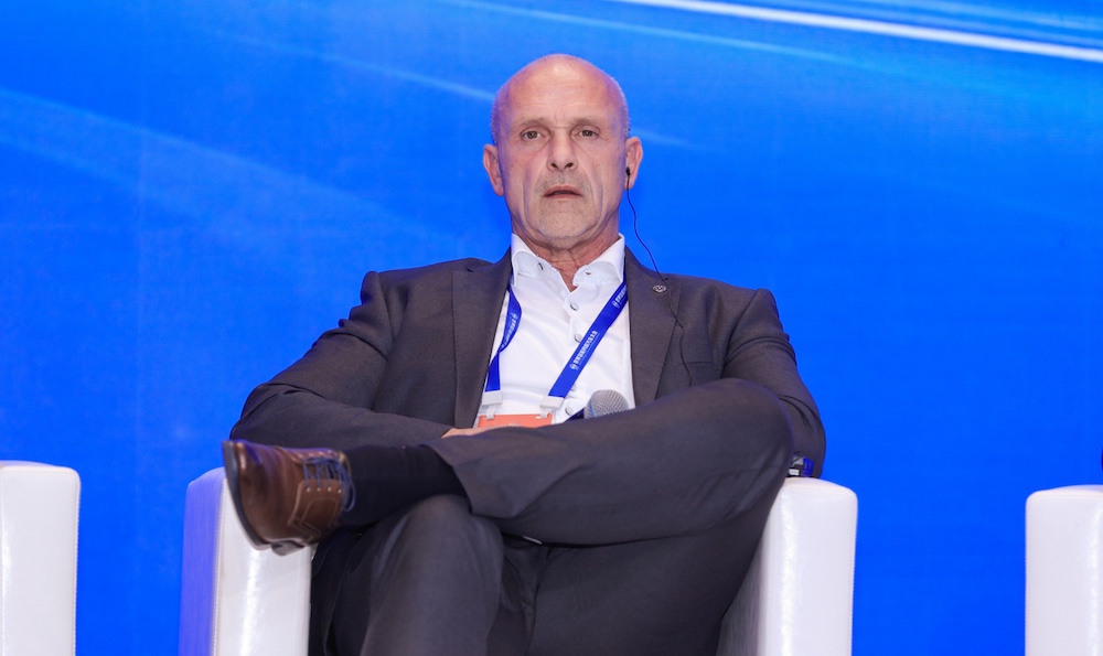 雷军呼吁抵制网络水军！李斌称智驾应采用“订阅制”，6位车圈顶流齐聚亦庄论道