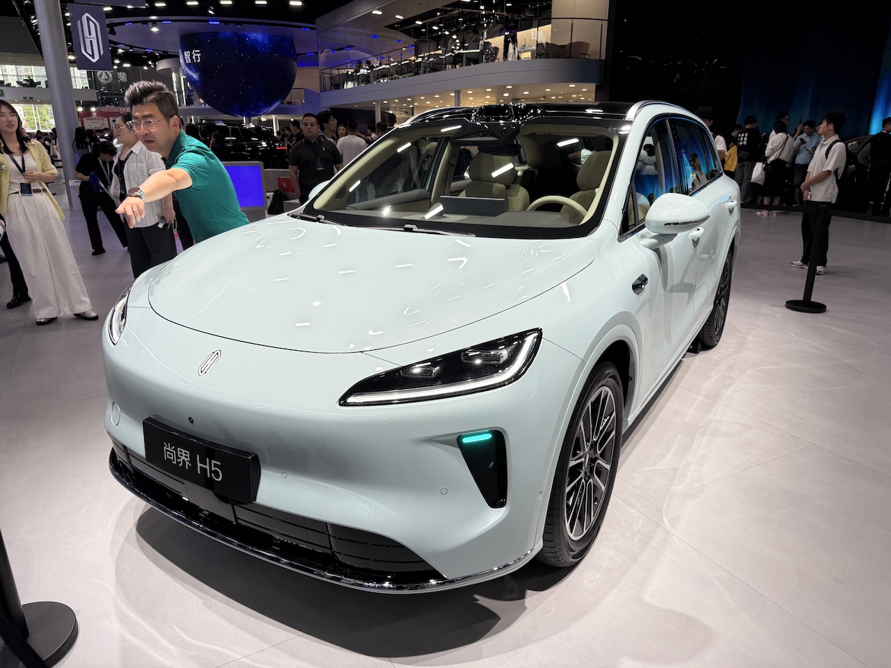 洋豪品牌一个没来！国产车价格战现场开打，暴走3万步看成都车展六大真相