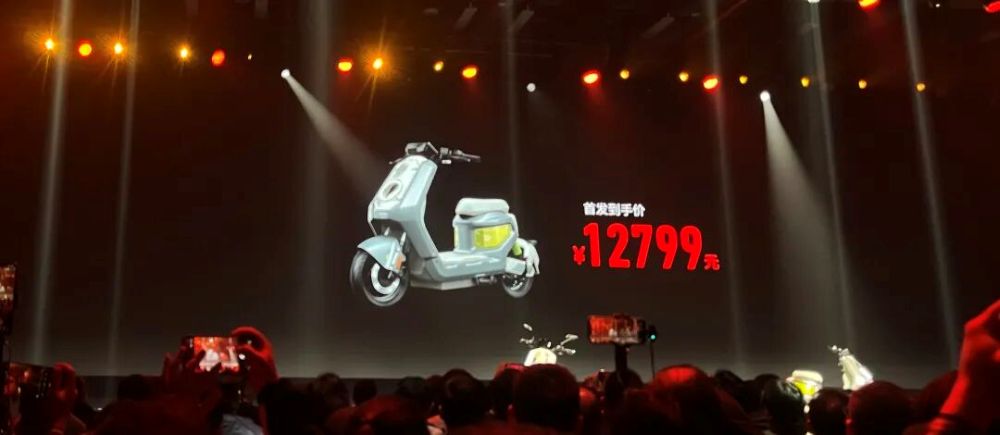 小牛全新两轮电动要“成精了”！感知系统看齐汽车，AI大模型也加上了