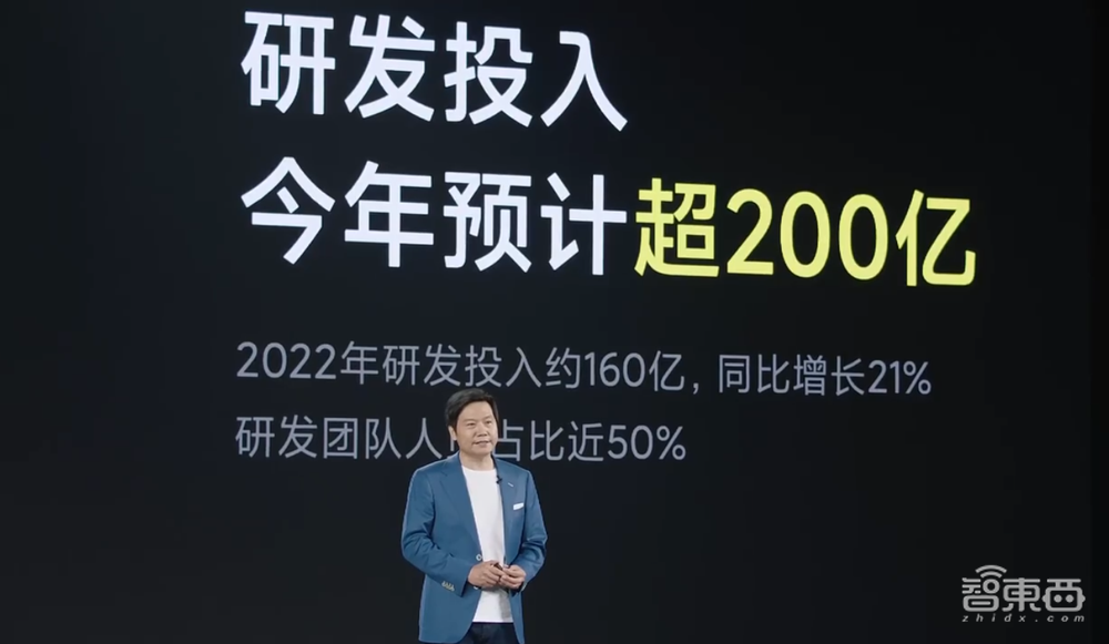 刚刚，小米发布了一款“长得像手机的相机”