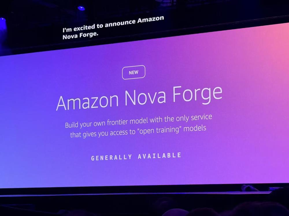 亚马逊杀疯了！连甩十大重磅发布，揭Agent大招、自研芯进展