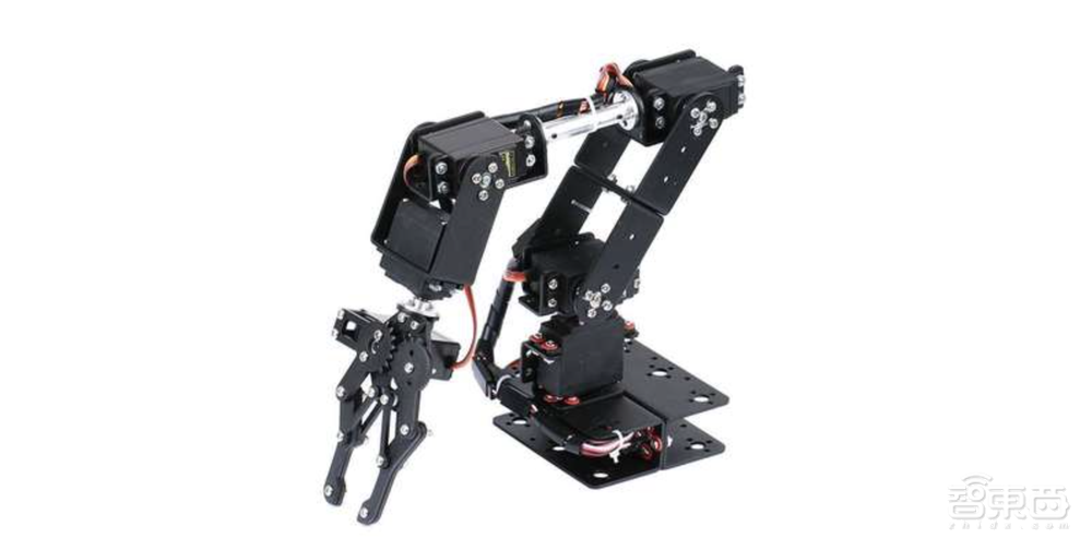 波士顿动力机器人进工厂“搬砖”！1小时搬800箱，16小时不用续航