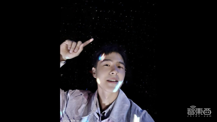 vivo S7首搭4400万前置镜头,定制6类器件实现170g重量