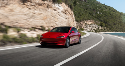 特斯拉Model 3迎两项重磅升级！新增黑色车顶内衬，16英寸QHD显示屏上车