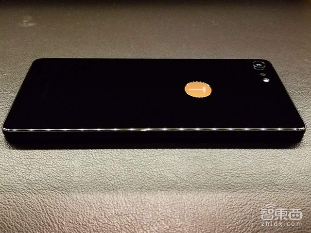 “差一点就是全面屏” 锤子科技新推坚果Pro 2 还捎上了一台空气净化器