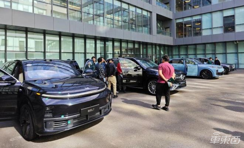 和宝马奔驰同台对比，理想汽车要靠“豪华感”冲击月销四万？