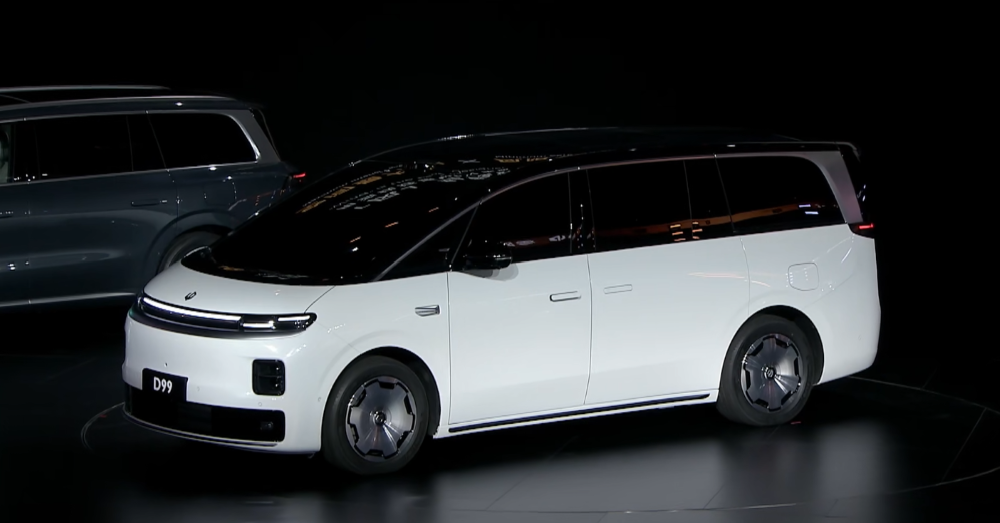 小米问界仅差近千台！新势力月销集体走跌，两家接近“腰斩”