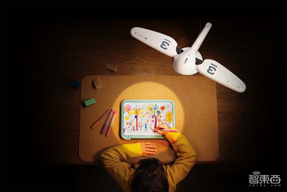 商湯科技首款智能臺燈來了！AI護(hù)眼、矯姿、提專注力，對話元蘿卜總裁馬堃