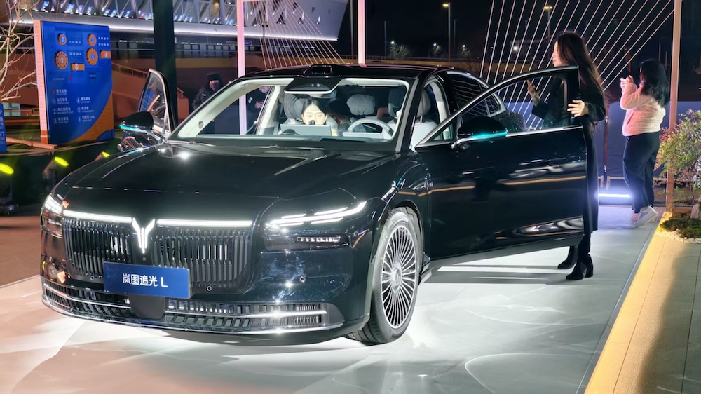 岚图追光L 27.99万元起卖!搭载“华为全家桶”,满油满电能跑1400公里