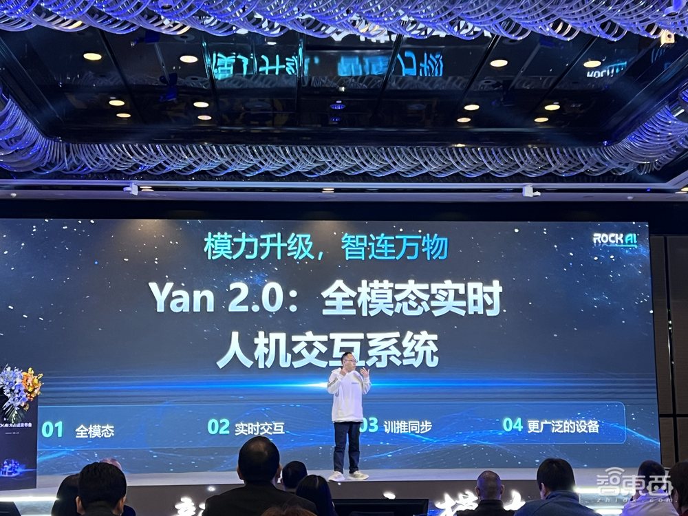 CPU可跑大模型!国内首个非Attention大模型发布,训练效率7倍于Transformer