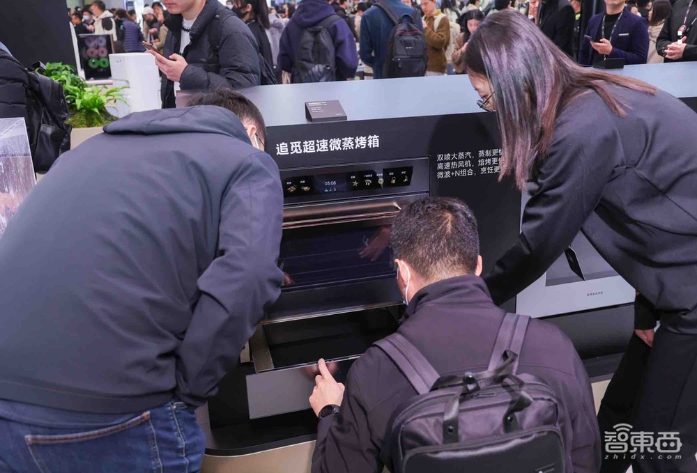 DeepSeek横扫家电圈！暴走三万步，带你看尽AWE最火AI黑科技