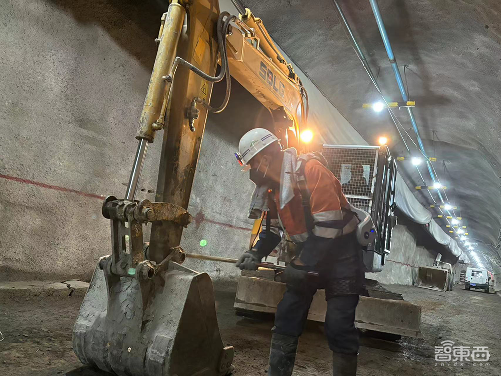 傲鲨智能完成A+轮融资,推出千元级外骨骼新品,结合AI打造具身智能