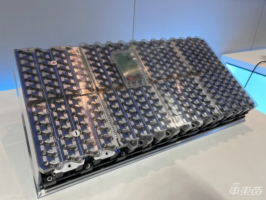 重庆试驾华为版增程电动车:动力不输百万级跑车,华为音响上档次