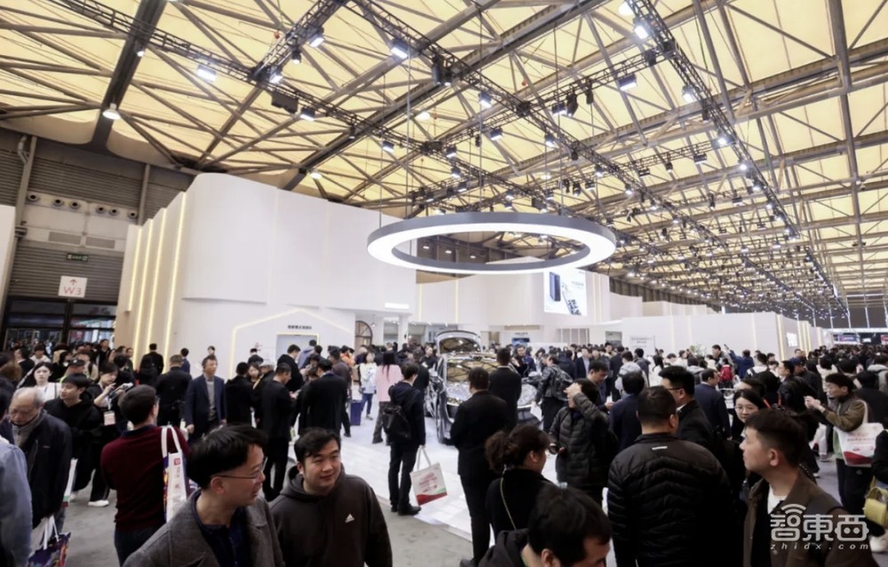 DeepSeek横扫家电圈！暴走三万步，带你看尽AWE最火AI黑科技