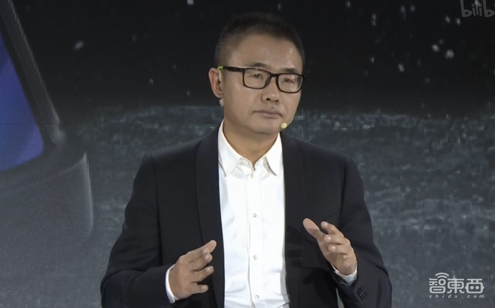 全球首發(fā)驍龍8，摩托羅拉edge X30搭屏下攝像頭，2999元起