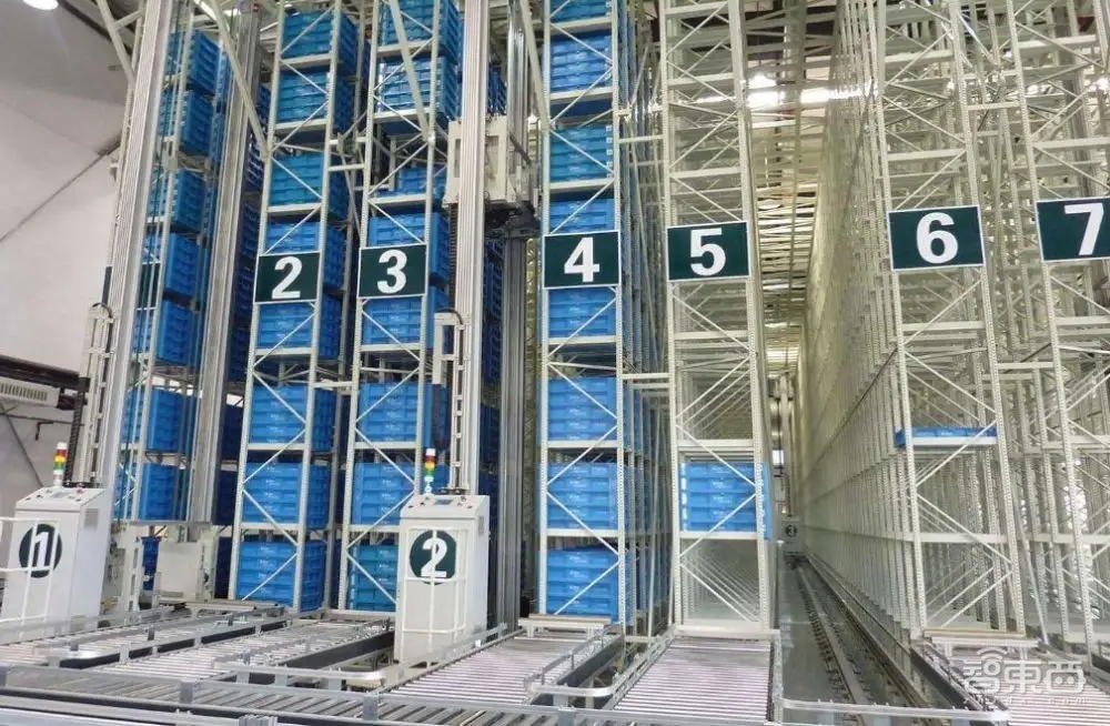 旷视推智能托盘四向车新品！背后“大脑”一口气调度80台车