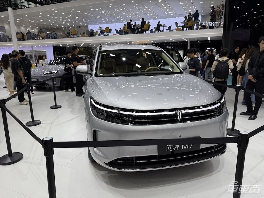 华为智驾“攻陷”广州车展!海外豪华车也投降了