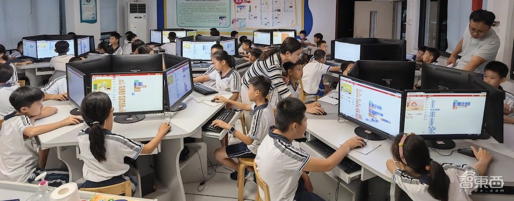 揭秘花瓣少儿编程：背靠鸿蒙生态，小学生也能成为智慧家庭小管家