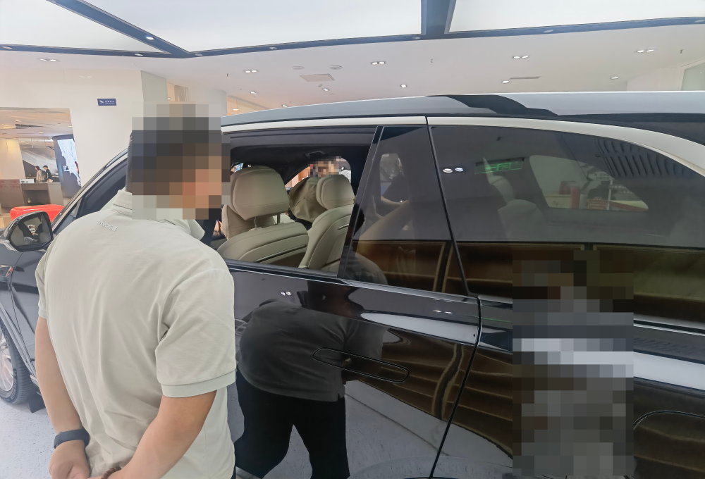 线下实探理想i8与乐道L90：销售互放狠话，一周后亮底牌