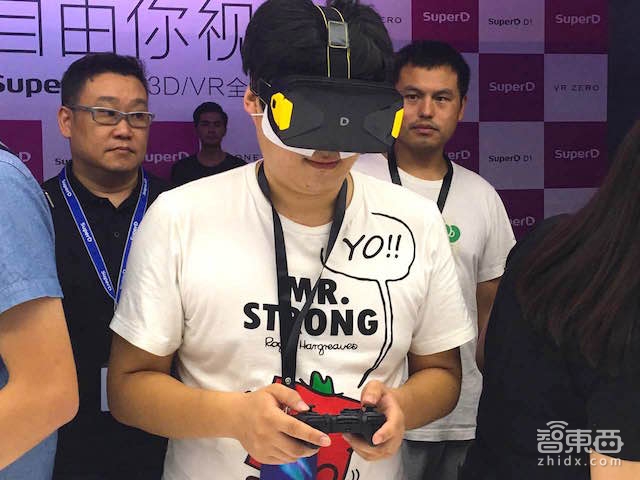 谷歌Daydream公布前 深圳超多维推出3D/VR定制化手机