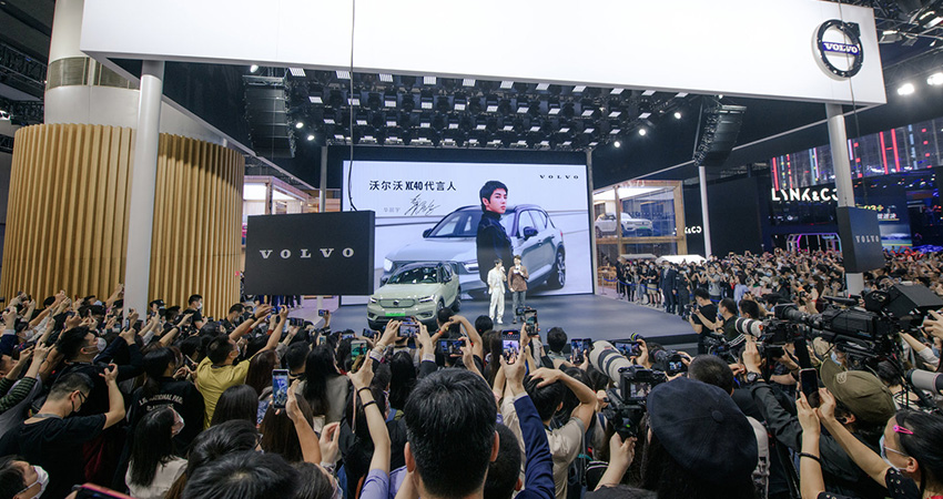 今年最后一场汽车盛会！奔驰最豪SUV开卖，大牌纯电车扎堆亮相