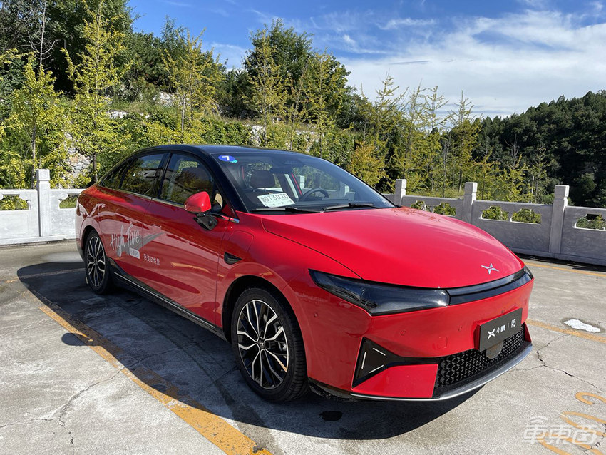 试驾小鹏P5：能“装”又好玩，还能成为移动大床房