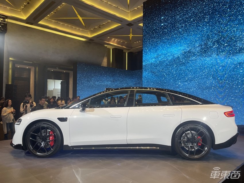 华为智选车首款轿车：瞄准特斯拉Model S，只卖Model 3的价