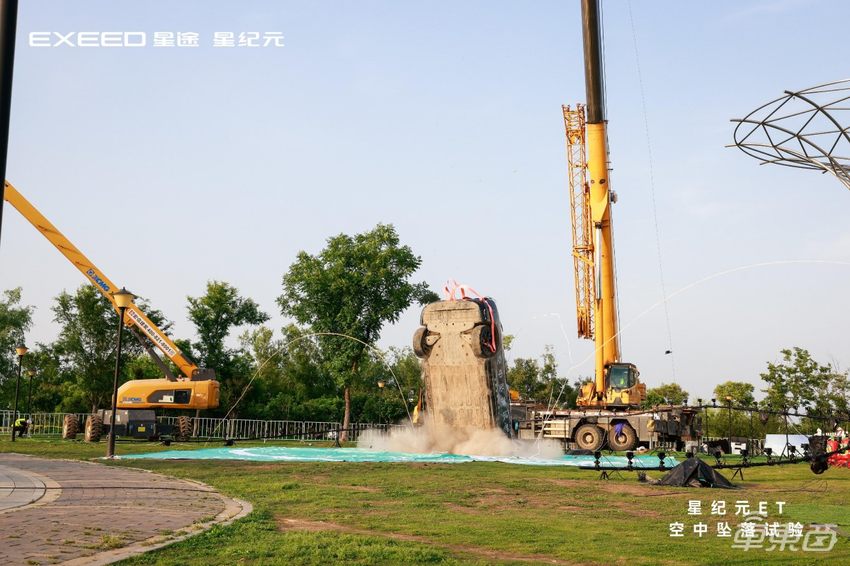 标配高阶智驾+760km续航，C级纯电SUV星纪元ET 21.98万起售