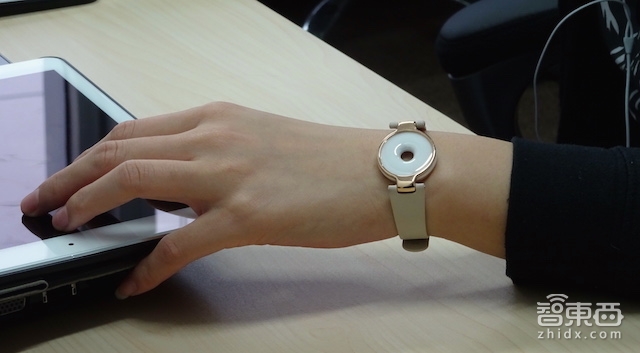 华米Amazfit智能手环上手 颜值够高但就是不耐脏