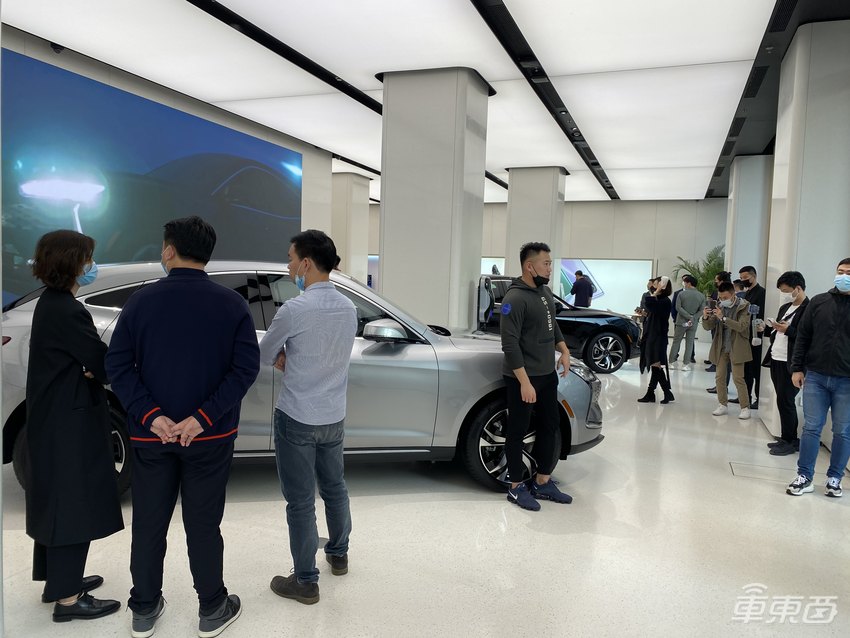华为开始卖车!第一款为何选了增程式的SF5?