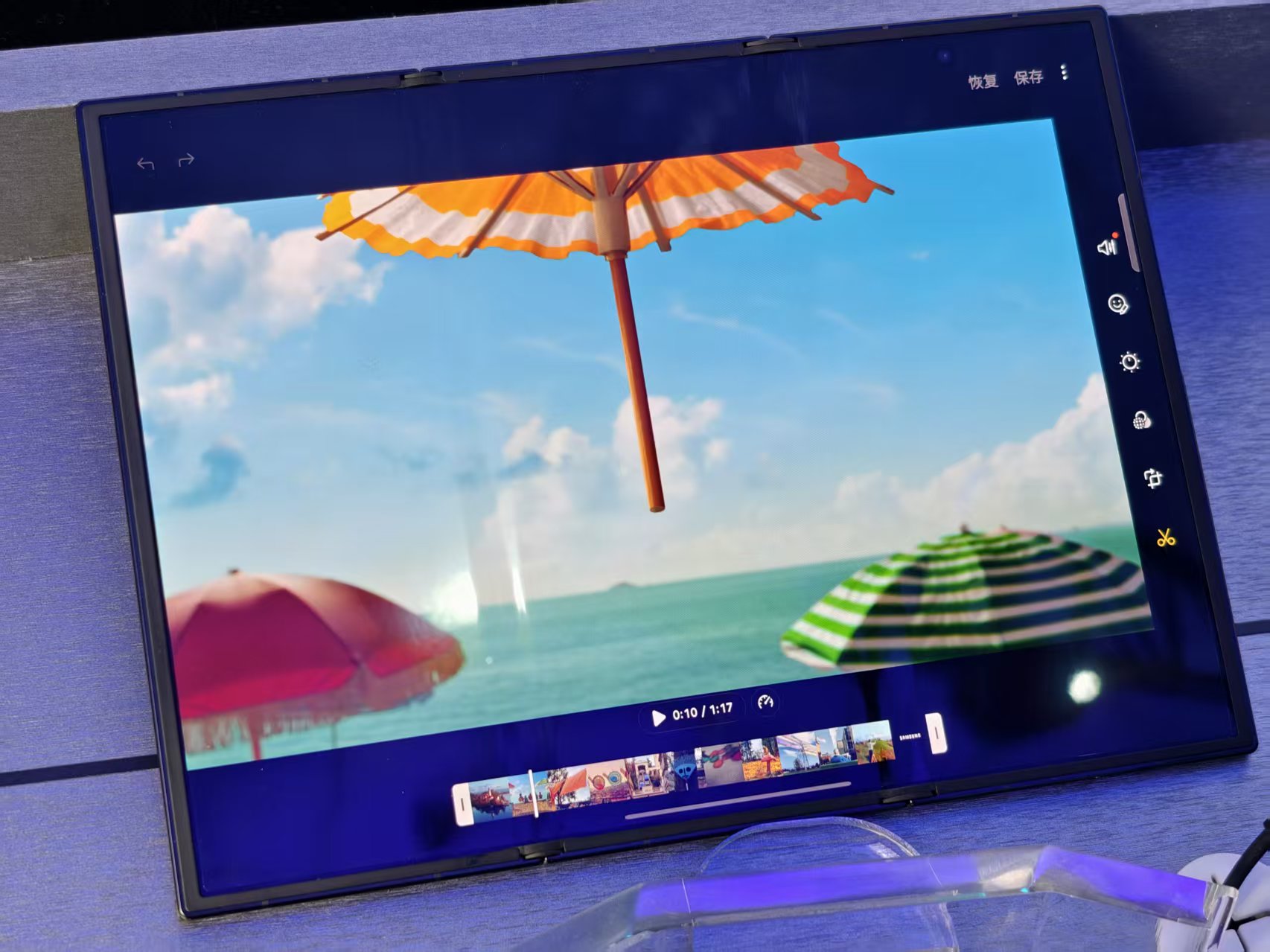 中国首秀!19999元的三星三折叠来了,真机上手体验,屏幕交互有点惊艳