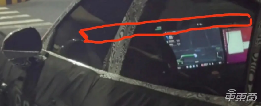 小米SUV内饰关键细节曝出:环绕式带鱼屏实锤,门板为双拼色