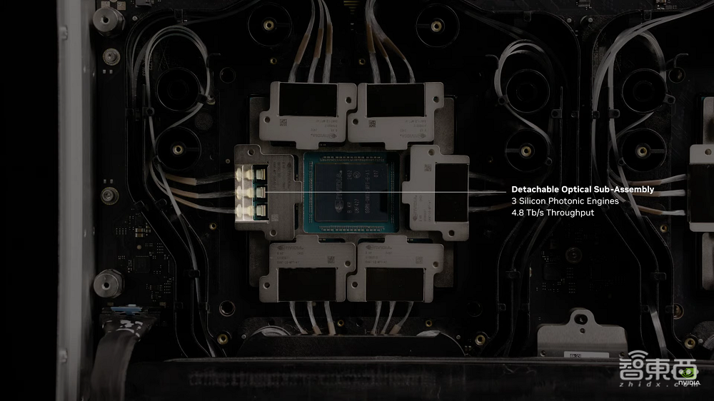 英伟达猛攻AI基建:新光交换机剑指数百万GPU,联手存储龙头让AI智能体响应变准