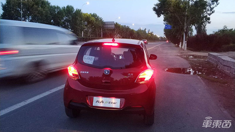 试驾长安新能源奔奔E-Star：高配仅售6.48万元 可满足市内通勤需求 