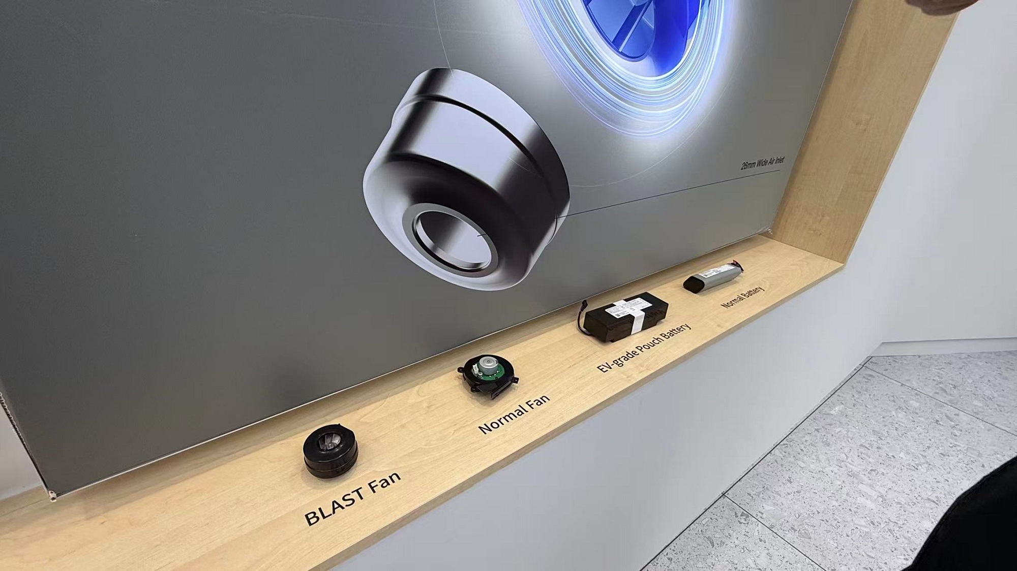 暴走IFA展会带来八大看点!宇树机器人表演秀翻老外,国产AI眼镜攻陷欧洲,“电动老头乐”也来了