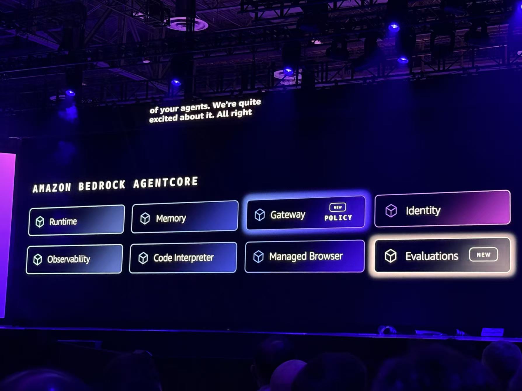 亚马逊杀疯了！连甩十大重磅发布，揭Agent大招、自研芯进展