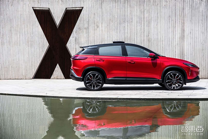 揭秘小鹏G3颜值升级：一款车漆就挑了一千个色号