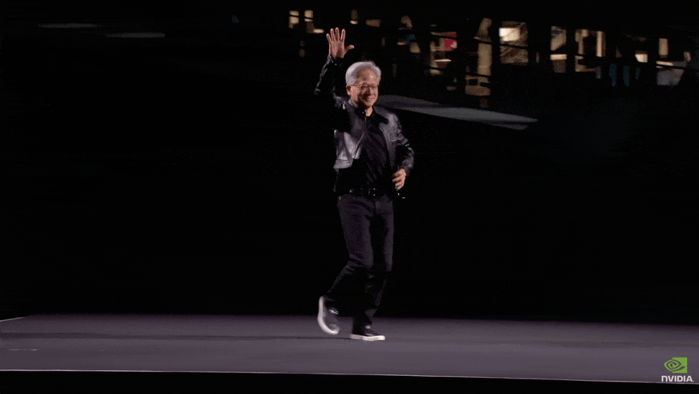 黄仁勋巴黎演讲:欧洲在建20座AI工厂,两年AI基建算力将增长10倍