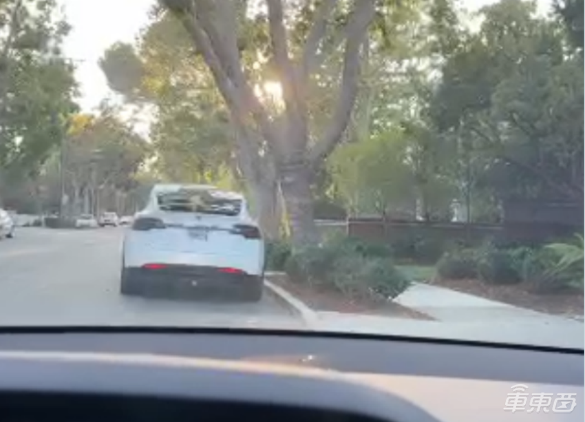 评论区炸锅了!马斯克直播路测FSD,45分钟仅接管一次