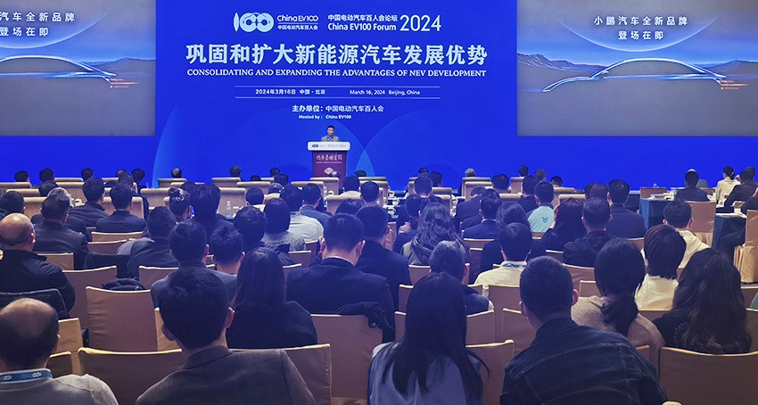 余承东当面称智驾体验比小鹏好!何小鹏首曝15万元新车!百人会首日大佬齐放狠话